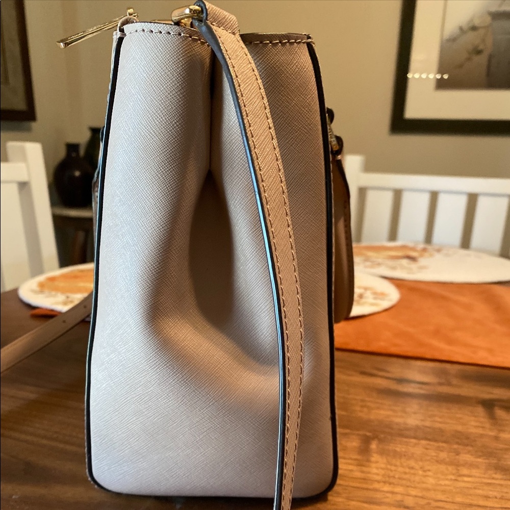 Michael Kors purse - Picture 3 of 8